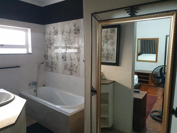 3 Bedroom Flat & Apartment