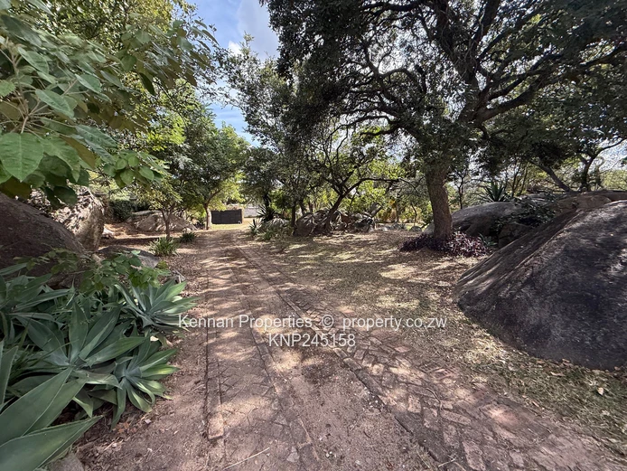 Spacious family home with attached 3 bedroom cottage