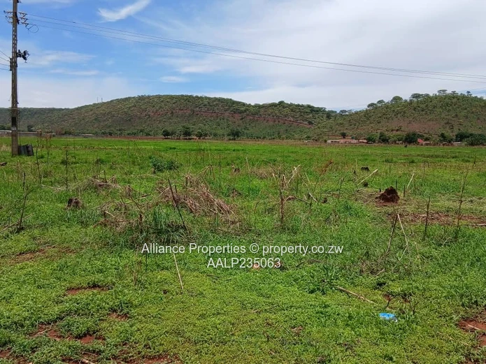 PRIME AGRO-INDUSTRIAL PLOT: 11 HA Main Road Frontage Plot Between Harare & Norton