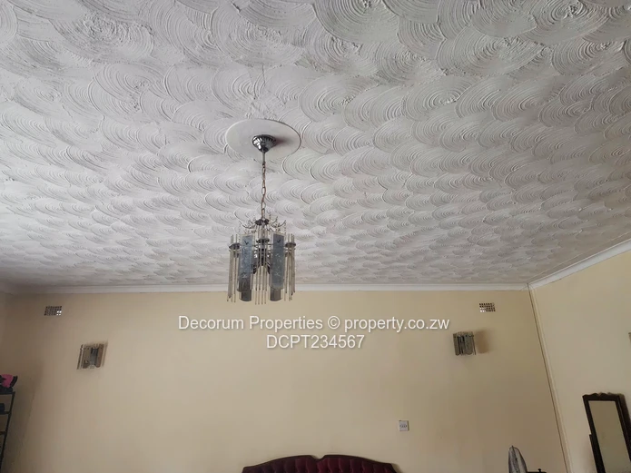 4-Bed Emerald Hill Home on 2030m² with Borehole & Driveway