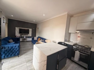 2 Bedroom Flat & Apartment