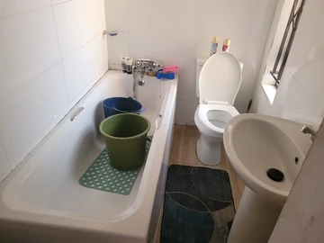 2 Bedroom Flat & Apartment