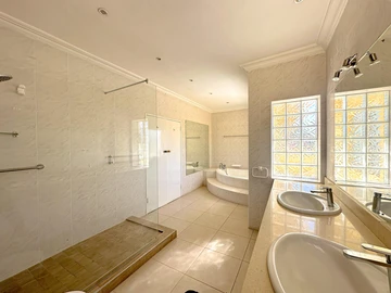 6 Bedroom House