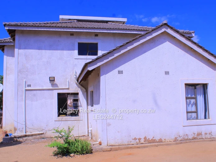 Beitbridge Bargain – Large Stand With Solid Structure