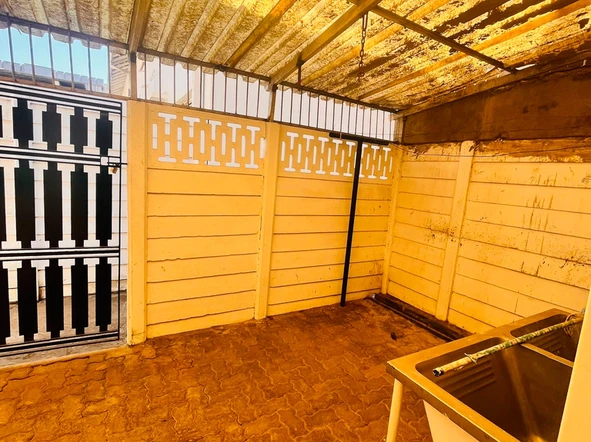 2 Bedroom Flat & Apartment