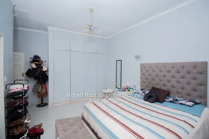 Prime 5 Bedroom Home for Sale in Helensvale