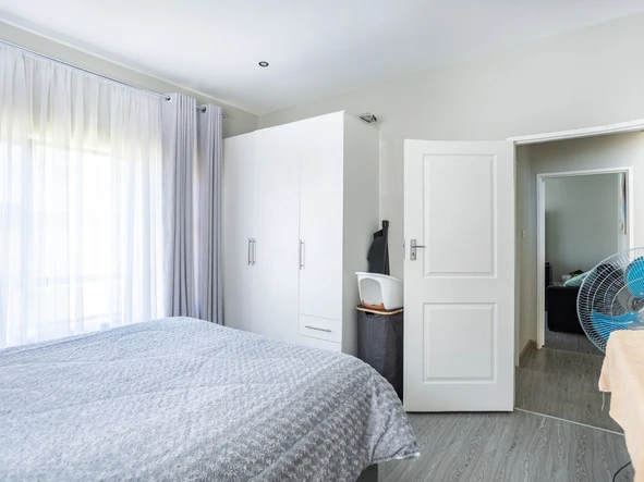 3 Bedroom Flat & Apartment