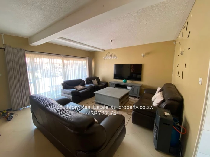 3 beds duplex flat to let