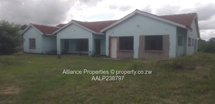 Prime Twinlakes Investment: 4-Bed Main Home + Instant Rental Income