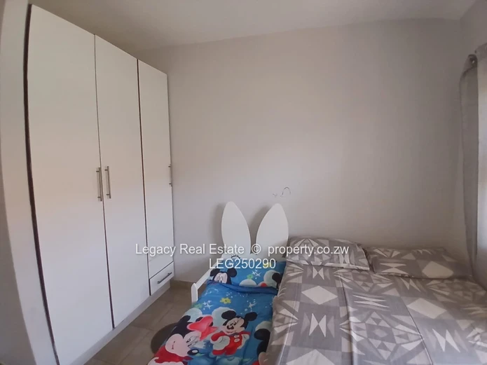 Madokero 3-Bed Brick Home - Borehole & Bright Lounge