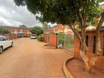 3-bedroomed duplex garden flat.