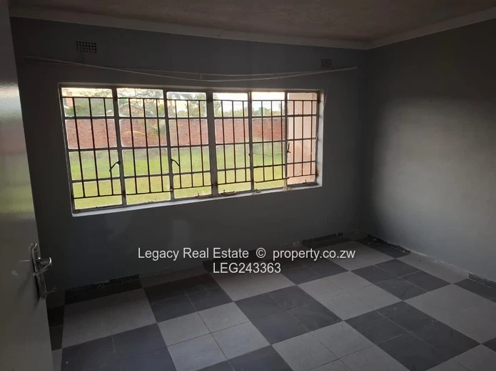 Comfortable 3 Roomed Wing Available 1 April