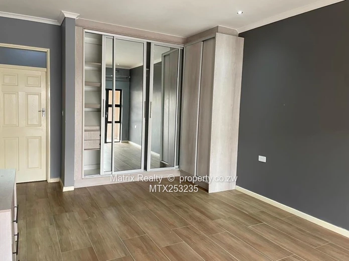 3 Bedroom Apartment to Rent in Greencroft