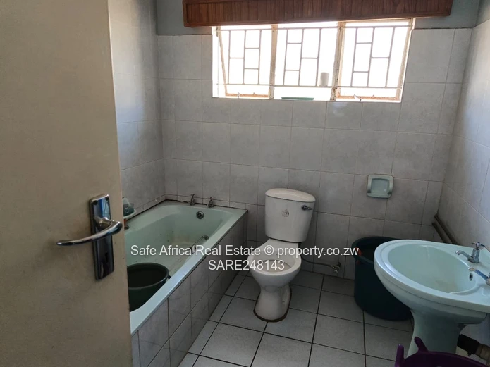 Waterfalls Mainway Meadows – Elegant 3-Bedroom Family Home for Sale