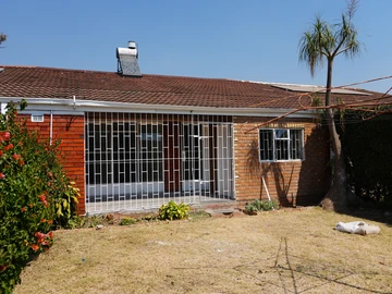 2 Bedroom Flat & Apartment