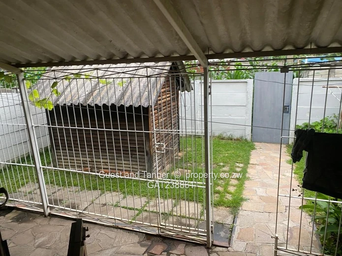 Prime Avondale Garden Flat - 2 Bedrooms, Garage, Front and Back Gardens