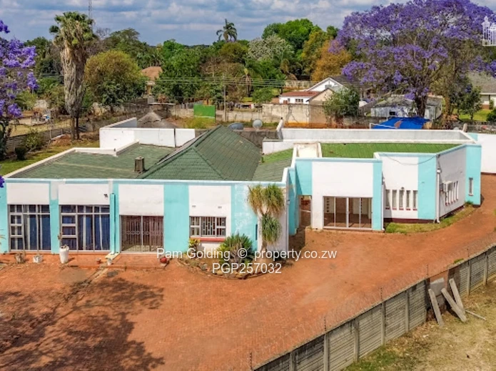 Belvedere 10-Bed Home — Pool, Tennis court Borehole & Solar (Sole Mandate)