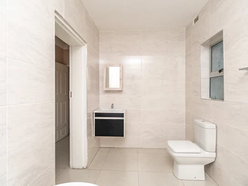 3 Bedroom Flat & Apartment