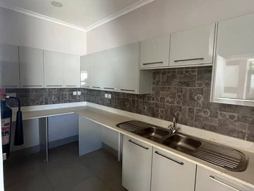 4 Bedroom Flat & Apartment