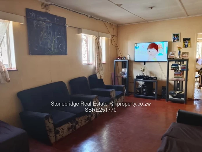 3 Bedroomed Semi-Detatched House in Paddonhurst for sale