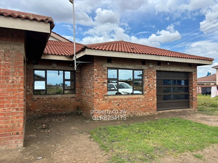 5-Bedroom Semi-Furnished Gem – Sandtone Phase?2