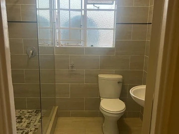 3 Bedroom Flat & Apartment