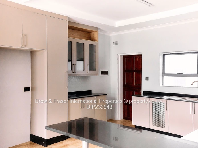 Modern 3-Bed Garden Flat with Borehole in Old Windsor