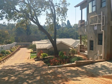 2 Bedroom Flat & Apartment