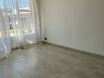 4 Bedroom Flat & Apartment