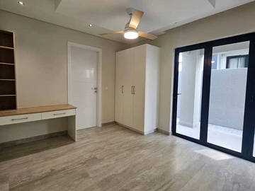 3 Bedroom Flat & Apartment
