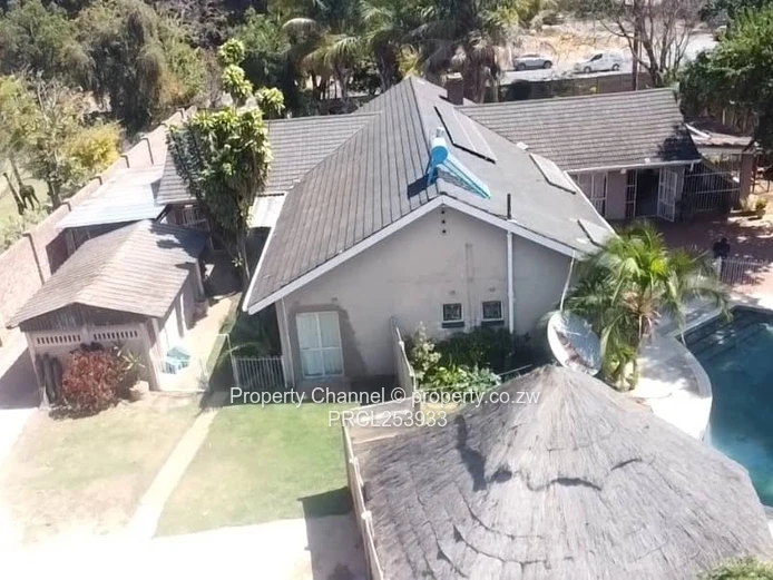4 bed house with lots of Investments opportunities 