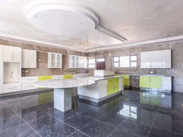 6 Bedroom House