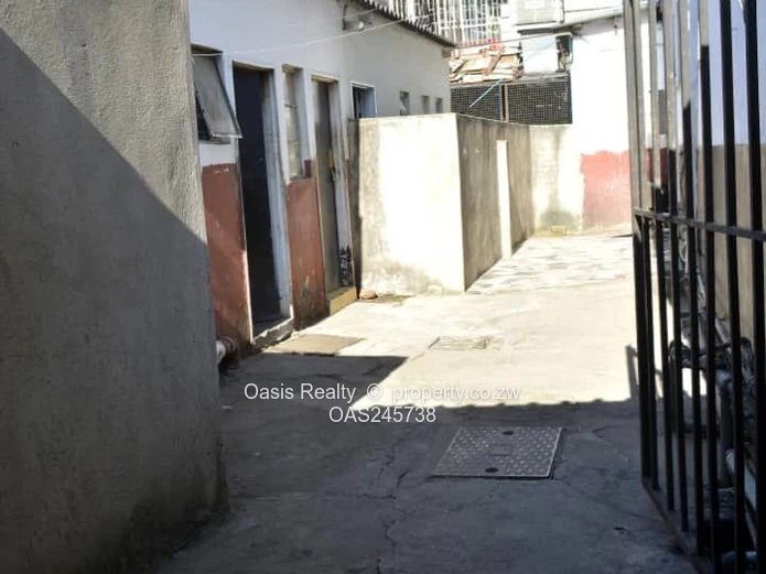 High-Visibility Corner Retail Space To Let – Mutare CBD Edge (Jairos Jiri Craft Centre)