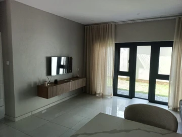 2 Bedroom Flat & Apartment