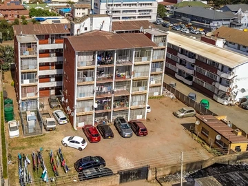 2 Bedroom Flat & Apartment