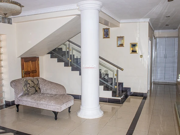 9 Bedroom House