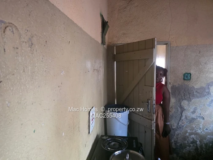 3-Bedroom House For Sale – Zengeza 1, Chitungwiza (Sole Mandate)
