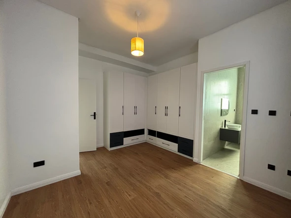 4 Bedroom Flat & Apartment