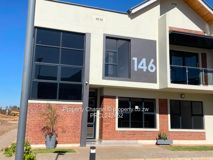 Modern 4-Bed Apartment in Madokero | Pool & Borehole