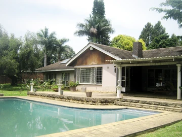 Great location in The Grange/Chisipite!