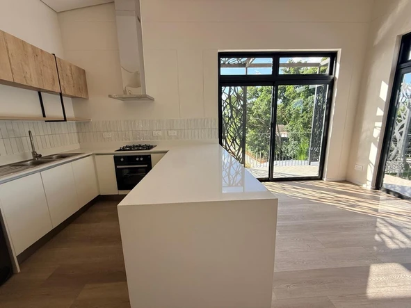 2 Bedroom Flat & Apartment