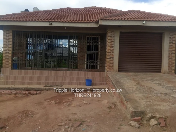 3-Bed Family Home in Rydale Ridge — Verandah & Fireplace