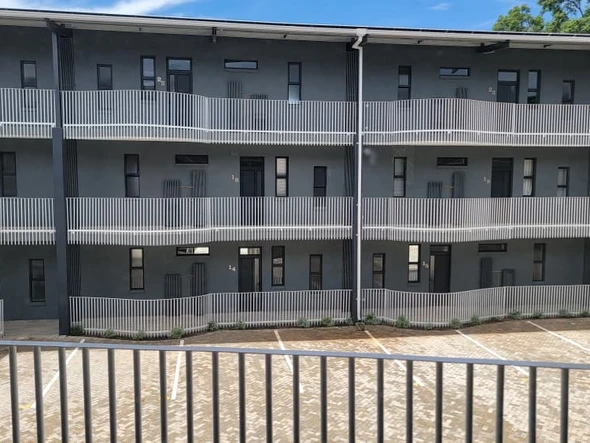 2 Bedroom Flat & Apartment