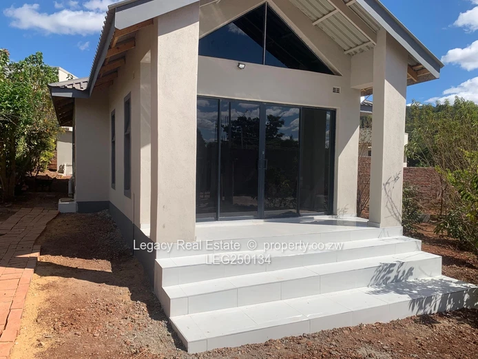 Quinnington 3BR — Modern Kitchen, Freestanding Bath & Borehole