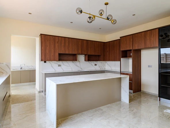 5 Bedroom House