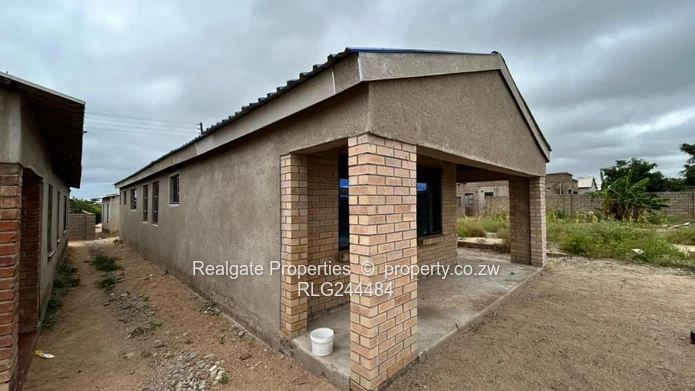 Three Bedroomed House In Cowdray Park