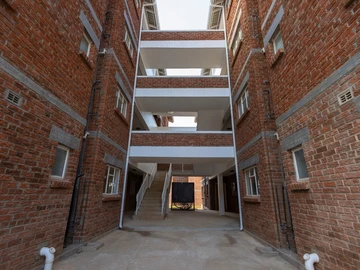 2 Bedroom Flat & Apartment