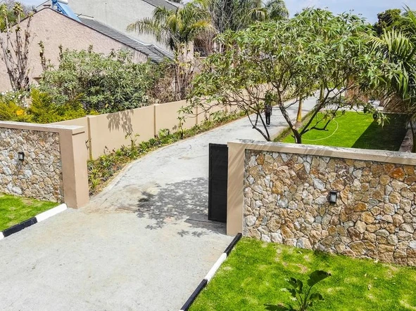 6 Bedroom House