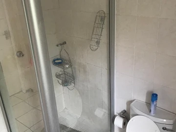 2 Bedroom Flat & Apartment