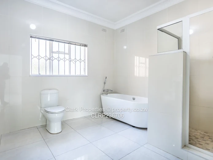 Stylish Family Home In Colne Valley!